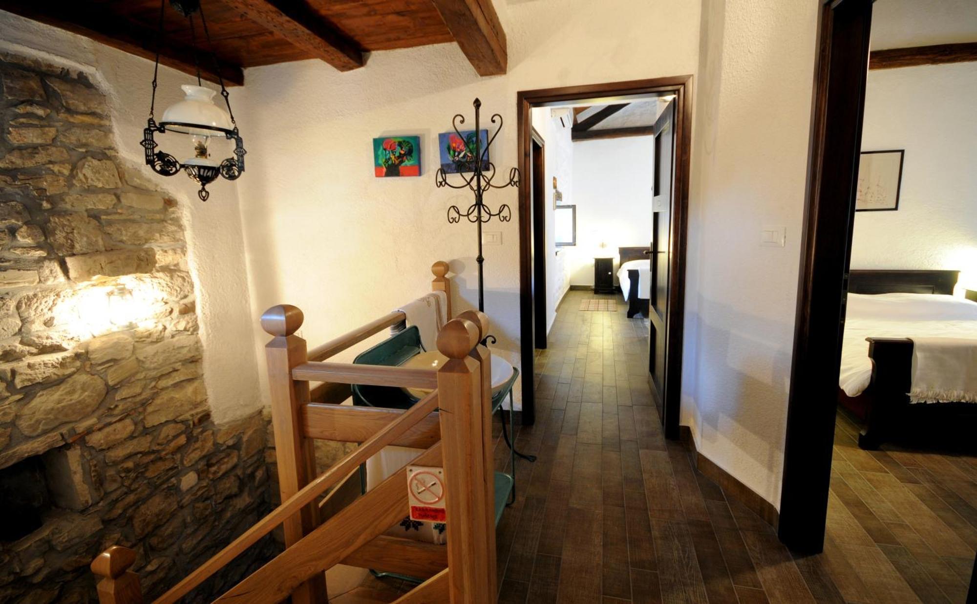 Holiday Homes Poli Svetega Antona Gracisce Exterior photo