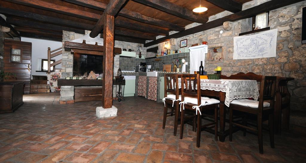 Holiday Homes Poli Svetega Antona Gracisce Exterior photo