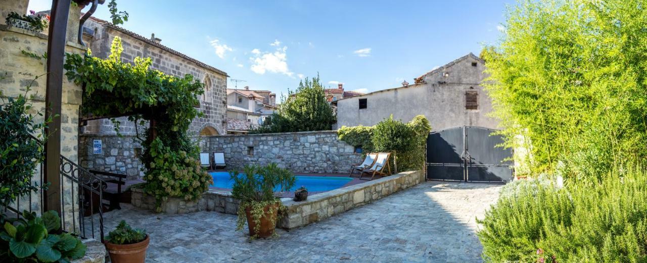 Holiday Homes Poli Svetega Antona Gracisce Exterior photo