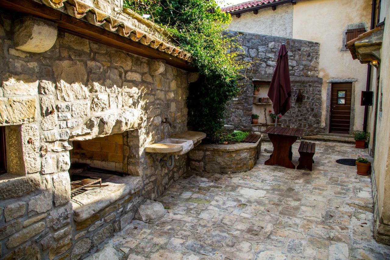 Holiday Homes Poli Svetega Antona Gracisce Exterior photo